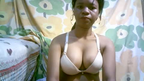 aminah01 online show from 11.18.25