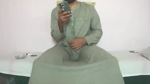 Snapshot of amir_elaraby chatting on 10.19.25 Amir online show from 10.19.25