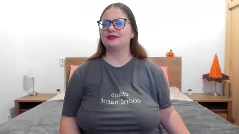 Amira Vyxen online show from 11.24.25