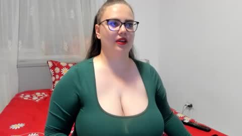 Snapshot of amiravyxen chatting on 06.13.26 Amira Vyxen online show from 06.13.26