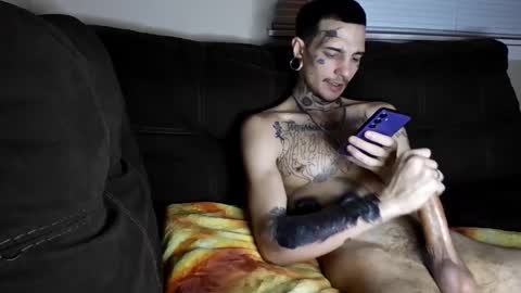 Snapshot of amiri_sweater chatting on 03.12.25 amiri_sweater online show from 03.12.25