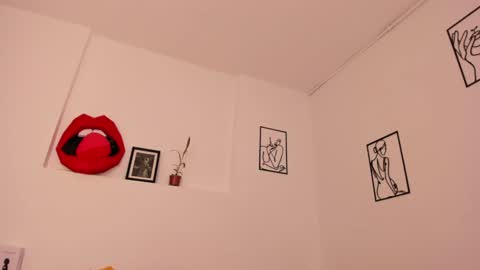 hi guys im ariani ill be off till december 1st for vacation if u want u can add me on snapchat by bio and talk or play there online show from 01.20.25