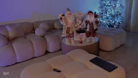 Snapshot of ammy_oxford chatting on 12.29.24 Ammy online show from 12.29.24