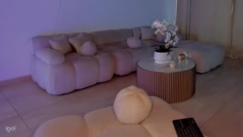 Snapshot of ammy_oxford chatting on 01.04.25 Ammy online show from 01.04.25