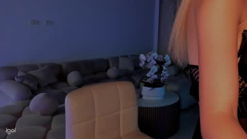 Snapshot of ammy_oxford chatting on 02.20.25 Ammy online show from 02.20.25