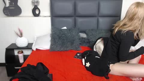 Snapshot of amnesiia_ chatting on 09.20.25 Amnesia online show from 09.20.25