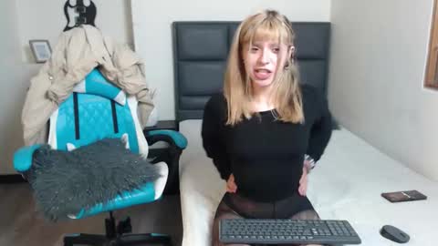 Snapshot of amnesiia_ chatting on 10.16.25 Amnesia online show from 10.16.25