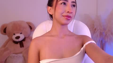 Snapshot of amonet_x chatting on 10.29.25 Sophi online show from 10.29.25