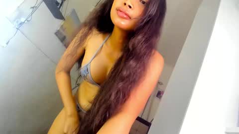 Snapshot of amor_prinsesa chatting on 02.16.25 Prinsesa online show from 02.16.25