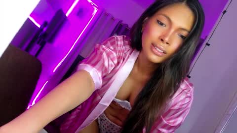 Snapshot of amor_prinsesa chatting on 10.30.25 Prinsesa online show from 10.30.25