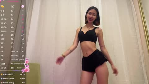 Snapshot of amurakim chatting on 01.10.25 Amura Kim online show from 01.10.25