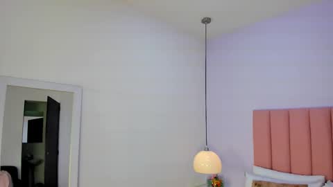 Snapshot of amy_ferreira chatting on 11.09.25 Aleja online show from 11.09.25