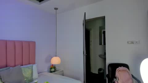 Snapshot of amy_ferreira chatting on 11.10.25 Aleja online show from 11.10.25