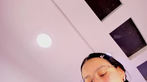 Snapshot of amy_ferreira chatting on 11.22.25 Aleja online show from 11.22.25