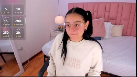 Snapshot of amy_ferreira chatting on 12.14.25 Aleja online show from 12.14.25