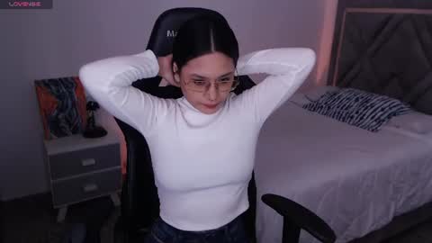 Snapshot of amy_stiward chatting on 06.26.26 Mia Cristancho online show from 06.26.26