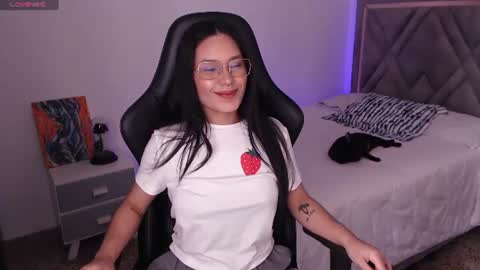 Snapshot of amy_stiward chatting on 07.19.26 Mia Cristancho online show from 07.19.26