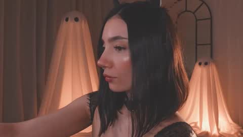 Amy Armstrong online show from 10.12.25