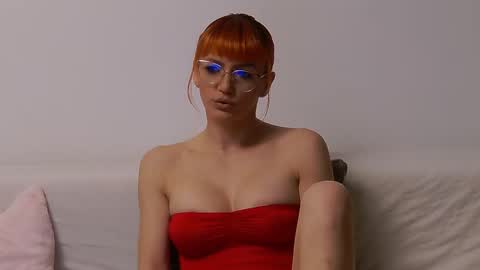 Snapshot of amyhennessy chatting on 03.09.25 amyhennessy online show from 03.09.25