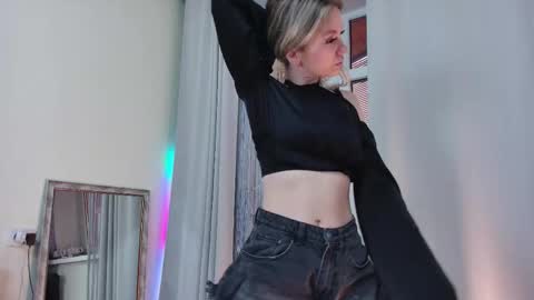 Snapshot of amylanee chatting on 01.11.26 amylanee online show from 01.11.26