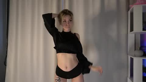 Snapshot of amylanee chatting on 01.18.26 amylanee online show from 01.18.26