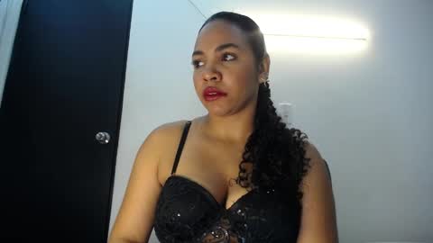 Snapshot of amymartiin chatting on 05.30.26 amy online show from 05.30.26