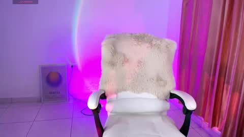 Amy ... Nice to meet u   thumb up me please its important online show from 11.10.25