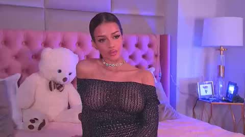 Snapshot of amyra_moon chatting on 10.03.25 Amyra online show from 10.03.25