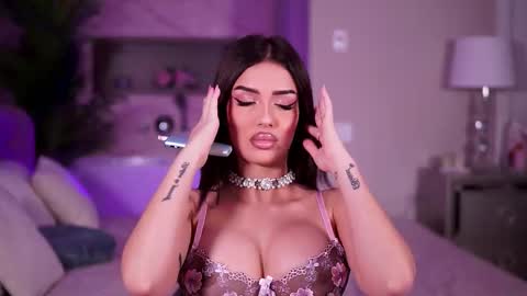 Snapshot of amyra_moon chatting on 12.04.25 Amyra online show from 12.04.25