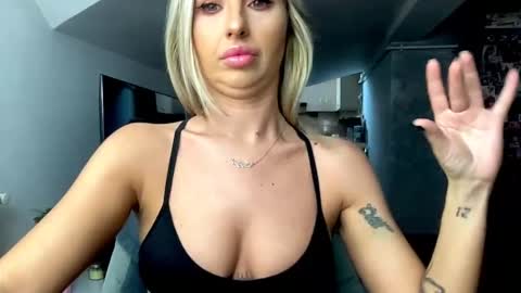 amyroberta92 online show from 11.21.25