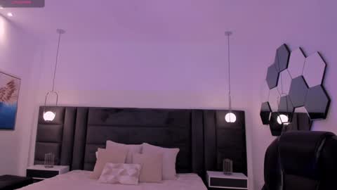 AMY WALKER online show from 02.01.25