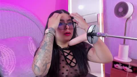 amywhitte_ online show from 11.23.25