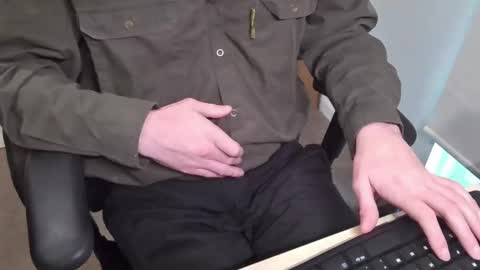 Snapshot of an4y8ot chatting on 11.24.25 A online show from 11.24.25