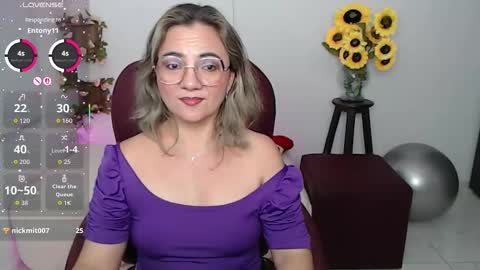 Snapshot of ana_hotmilf chatting on 03.11.26 Ana online show from 03.11.26