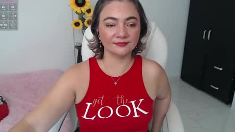 Snapshot of ana_hotmilfx chatting on 12.19.24 ANA online show from 12.19.24