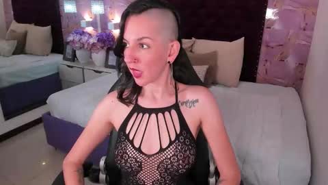 Snapshot of ana_liebert chatting on 10.25.25 Ana Libiert online show from 10.25.25