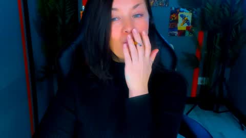 Snapshot of ana_mills chatting on 04.23.26 Ana online show from 04.23.26