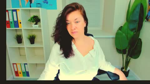 Snapshot of ana_mills chatting on 05.27.26 Ana online show from 05.27.26