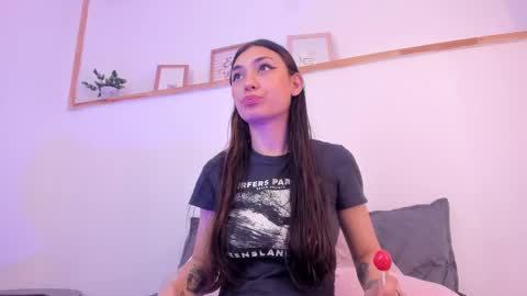 Snapshot of ana_muller19 chatting on 11.12.25 Ana online show from 11.12.25