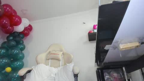 Im anna but you can call me as you want online show from 12.03.24