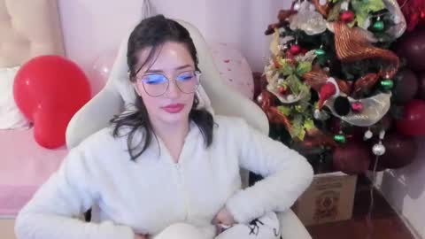 Im anna but you can call me as you want online show from 12.19.24