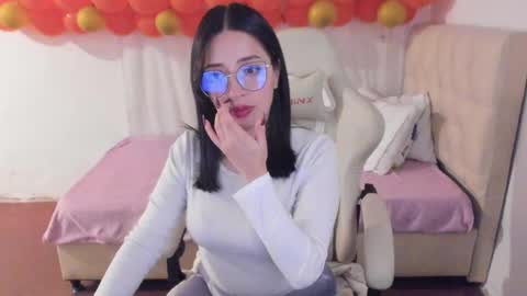 Im anna but you can call me as you want online show from 02.21.25