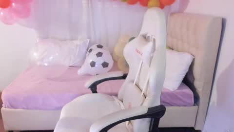 Im anna but you can call me as you want online show from 03.07.25