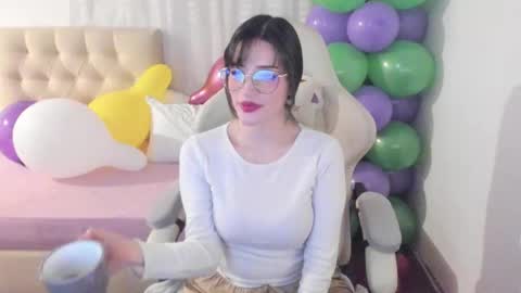 Im anna but you can call me as you want online show from 10.21.25