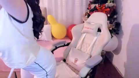 Im anna but you can call me as you want online show from 11.21.25