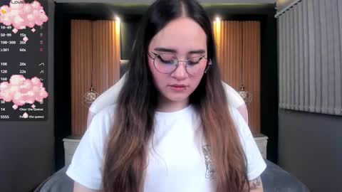 Snapshot of ana_taylor2 chatting on 12.04.24 Ana online show from 12.04.24