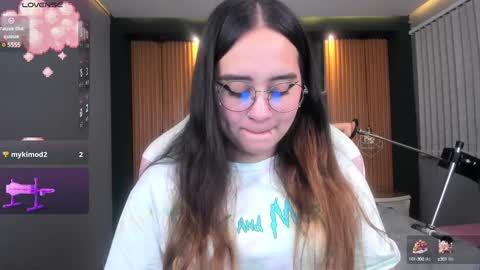 Snapshot of ana_taylor2 chatting on 12.27.24 Ana online show from 12.27.24