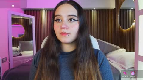 Snapshot of ana_taylor2 chatting on 09.30.25 Ana online show from 09.30.25