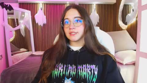 Snapshot of ana_taylor2 chatting on 10.16.25 Ana online show from 10.16.25