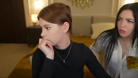 Snapshot of anabel2054 chatting on 03.10.25 Sweet girls online show from 03.10.25